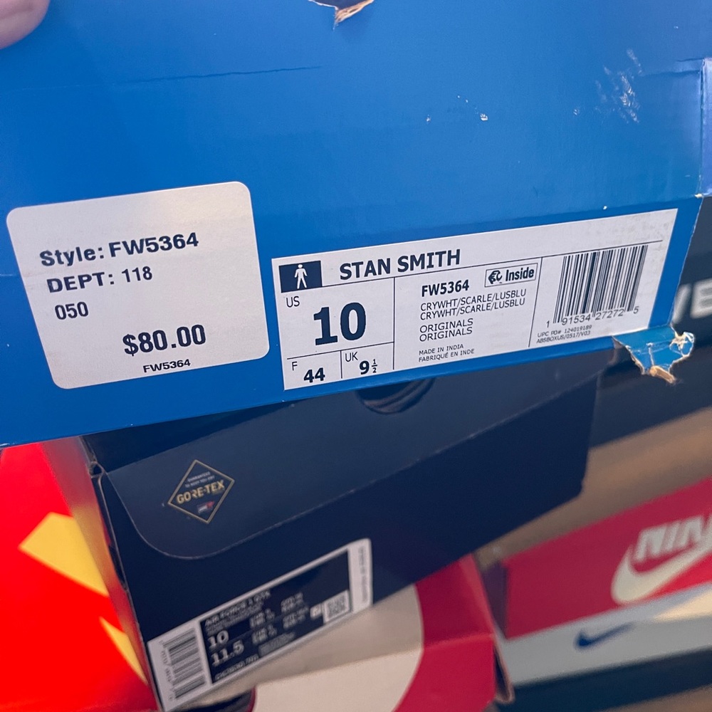 New shoes Adidas. Stan Smith Color: gold box. Men size 10